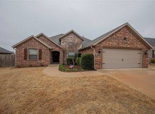 955 Stone St, Cave Springs, AR 72718