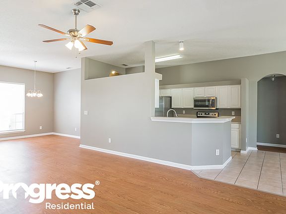 4th image of 1401 W Chinaberry Ct