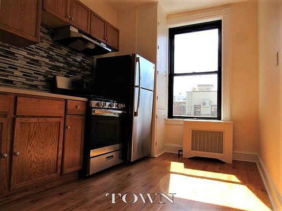 3rd image of 692 Degraw St APT 3