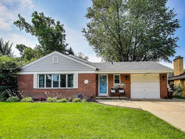 1109 W Pendleton Pl, Mount Prospect, IL 60056