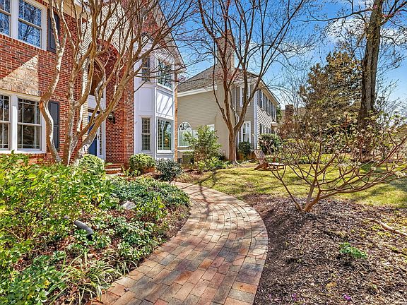5th image of 8508 Riddle Pl