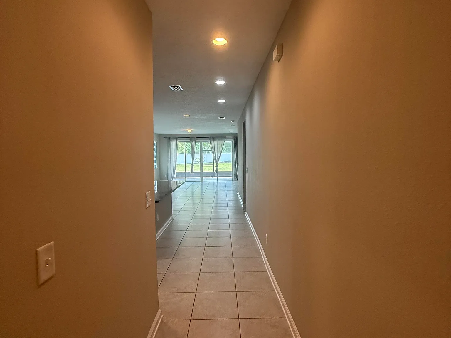 4 bed, 2.0 bath, 1816 sqft, $2,150 — Photo 4