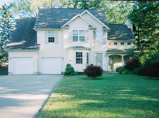 25610 Edgecliff Dr, Euclid, OH 44132