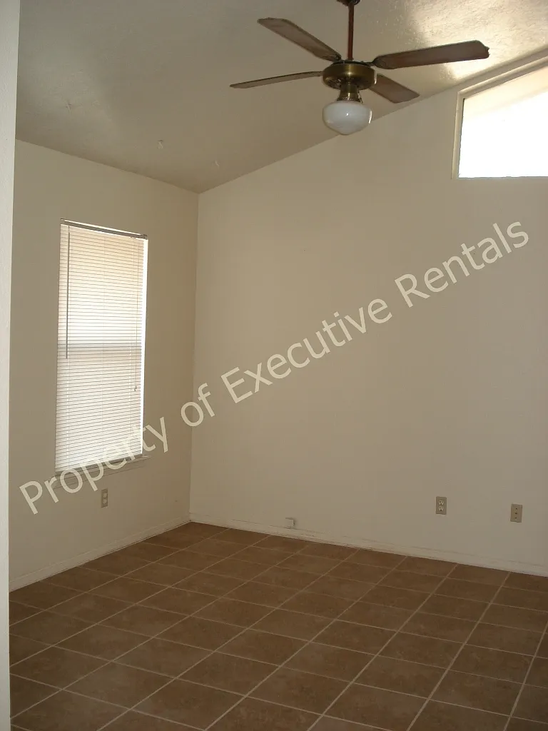 463 Salopek Blvd — Photo 2