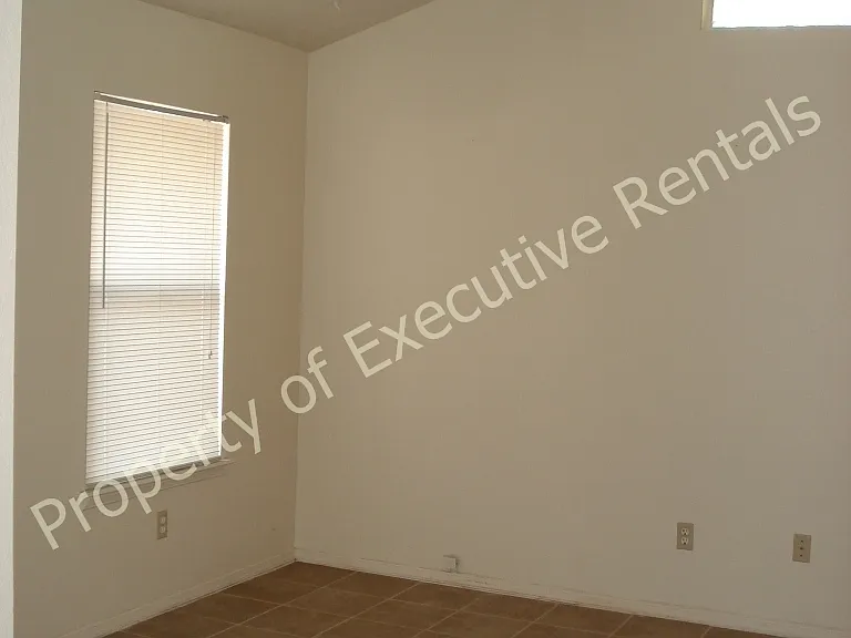 463 Salopek Blvd — Photo 2