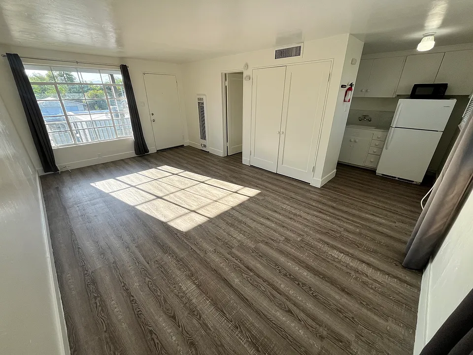 15-33 N Longfellow Ave #23