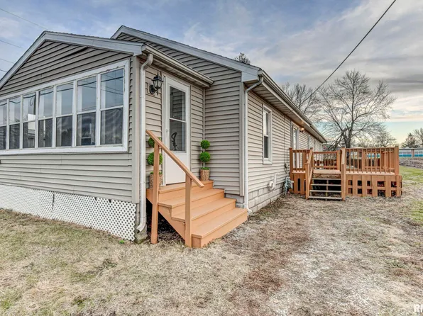 1120 W Spresser St, Taylorville, IL 62568