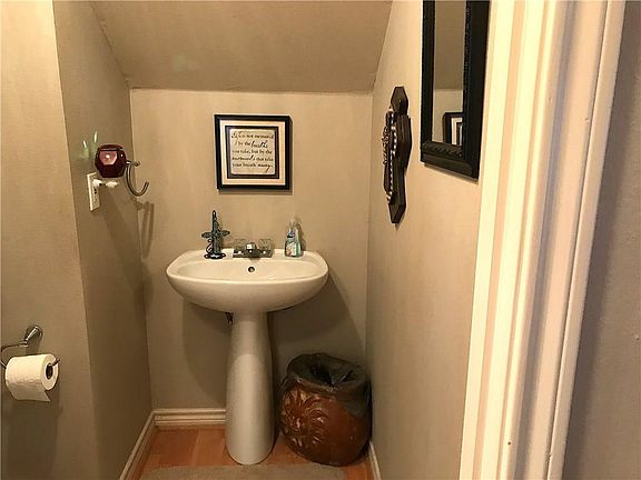 4th image of 2250 Royal Oaks Dr