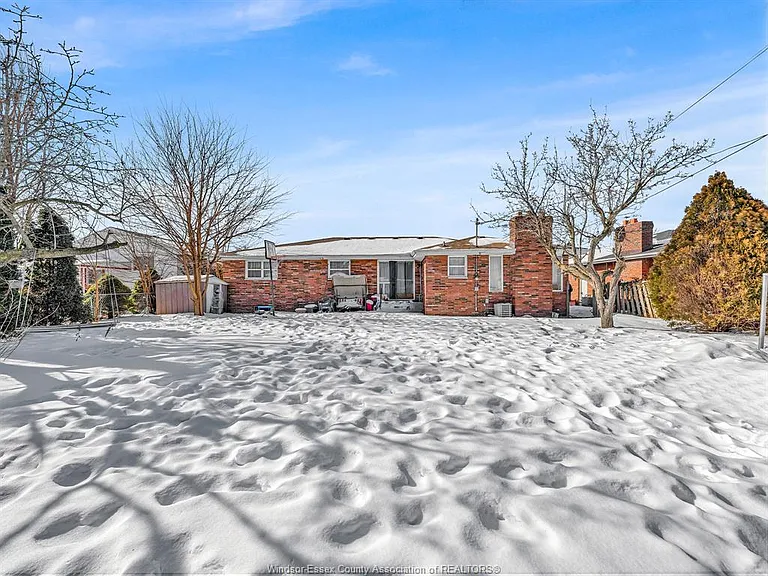 2450 McKay Ave — Photo 33