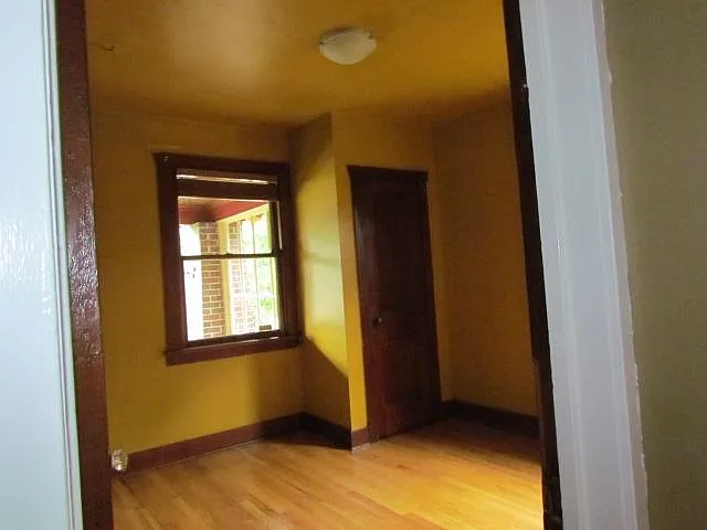 3428 N Newton St — Photo 5