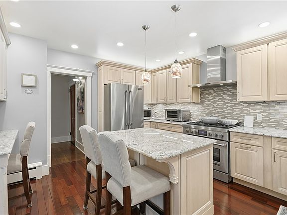 3rd image of 226 Ferry St