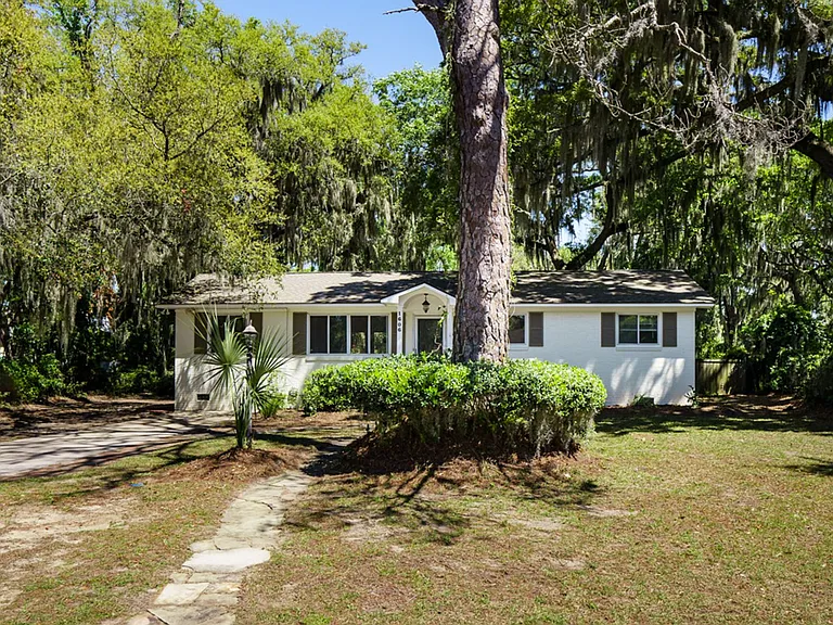 1606 Madrid Ave — Photo 3