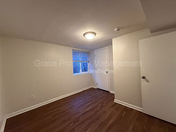 5th image of 1582 Taft St