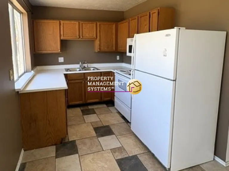 5117 W Loomis Ln — Photo 6
