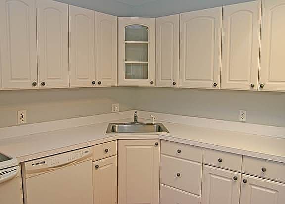 Kitchen cabinet & sink