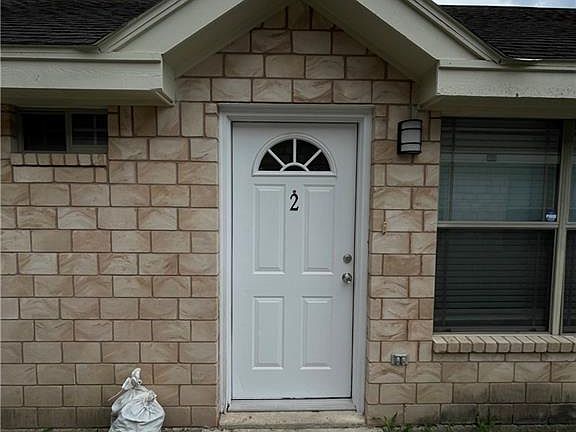 2nd image of 2109 N Dahlia St #2
