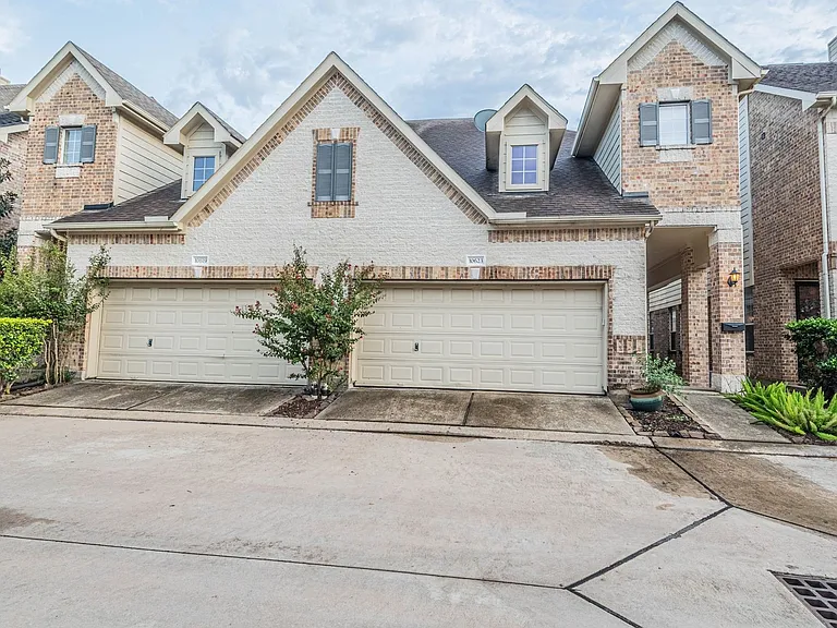 10623 Wallingford Pl — Photo 1