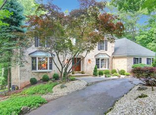 12 Deer Path Cir, Green Brook, NJ 08812