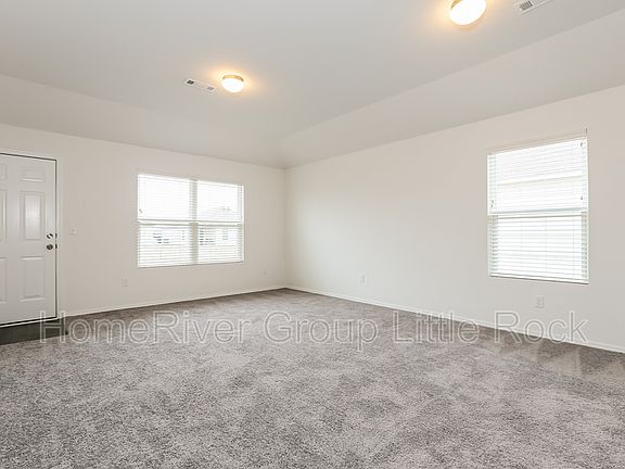 4th image of 1900 Peony St