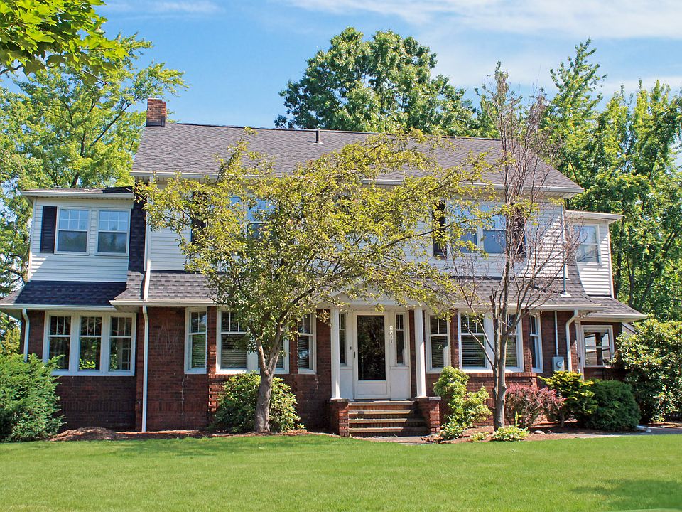 2,700 sq ft.4 bed, 1.5 bath 