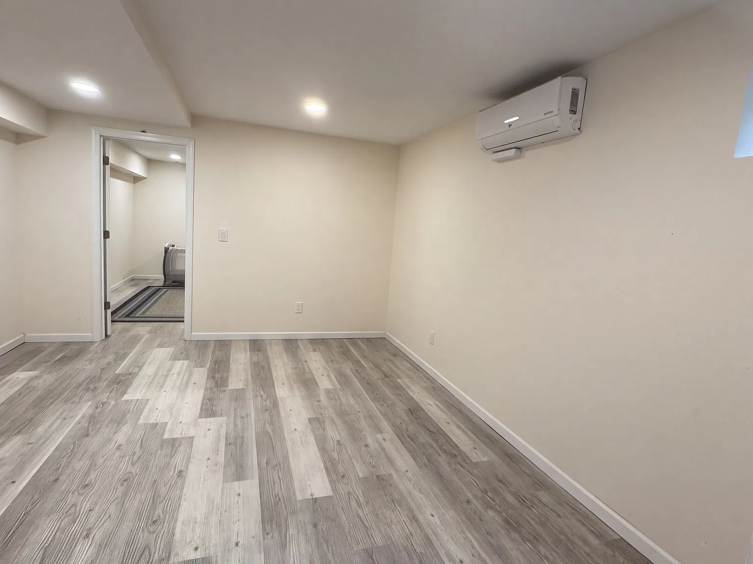 1 bed, $2,000 — Photo 1