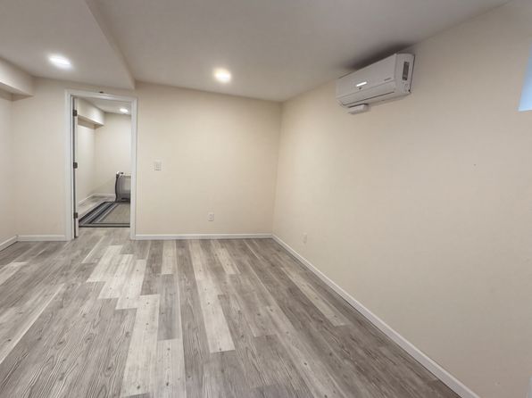 140 Gull Dip St #Basement