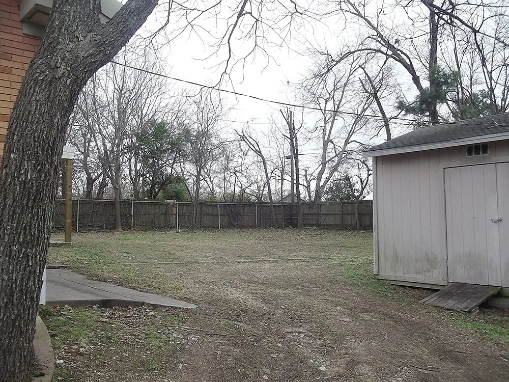 Very nice 3/2 brick house near Waterloo in Denison! — Photo 4