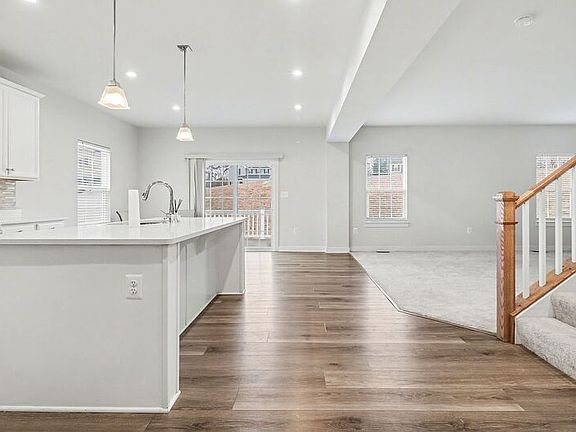 3rd image of 484 Bridgepoint Dr