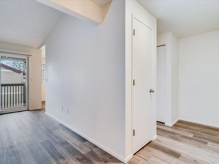 Barclay Square Where Convenience Meets Community Up to 1-Month Free! — Photo 50