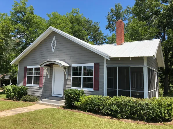 201 Grady Ave N, Douglas, GA 31533