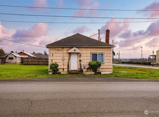 207 7th St, Raymond, WA 98577