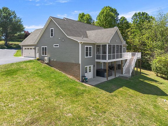 3rd image of 65 Wakefield Dr