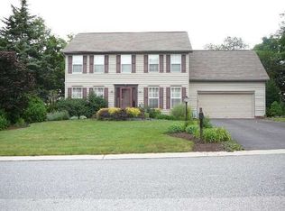 895 Willow Ridge Dr, York, PA 17404