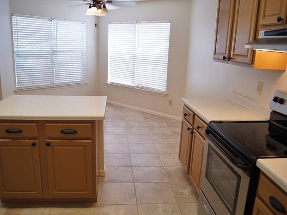 Kitchen Eat-in Area