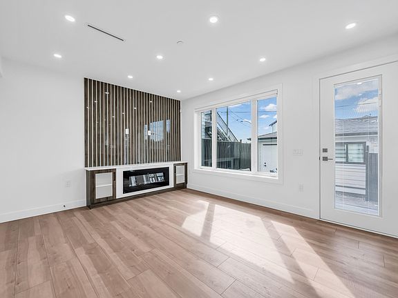 4th image of 3344 Adanac St #2