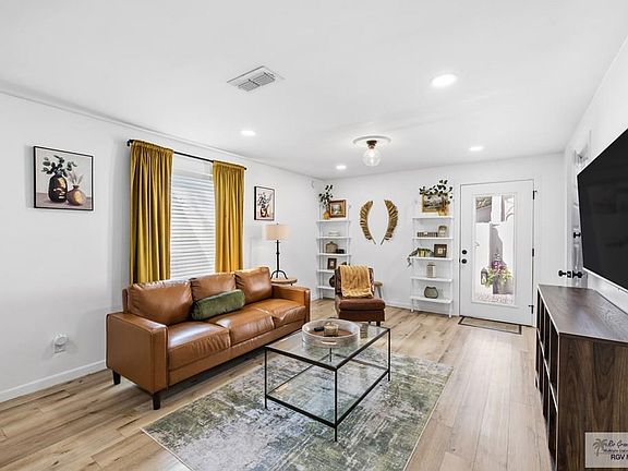 3rd image of 1018 Ebony Ave