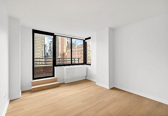 5th image of 200 W 60th St APT 16G