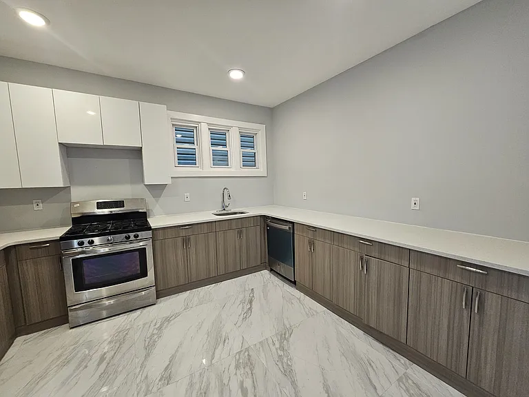 15 Grant Ave #1 — Photo 3