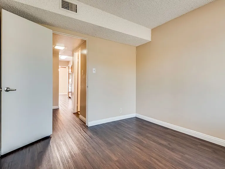 3016 El Camino Ave — Photo 7