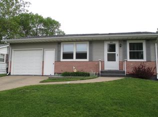 2832 Herblo Dr, Burlington, IA 52601