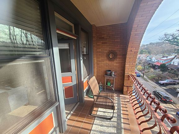 3rd image of 1401 N Saint Clair St APT 4A