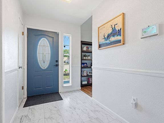 3rd image of 351 Canterbury Cir