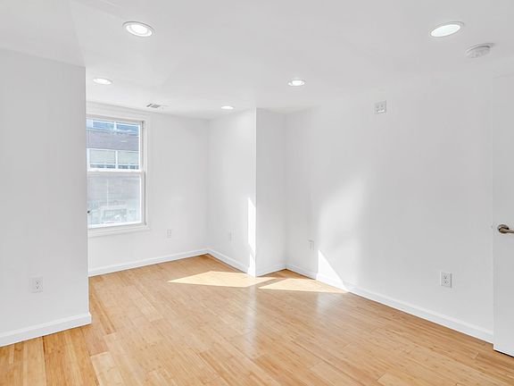 2nd image of 160-162 University Ave #4