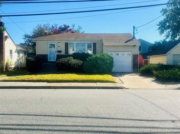 2449 S Seamans Neck Road, Seaford, NY 11783