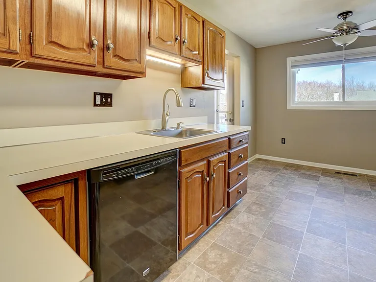 165 Pheasant Ln — Photo 16