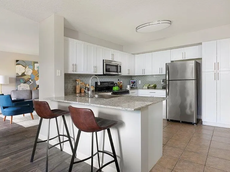 Weston Place Apartments — Photo 3