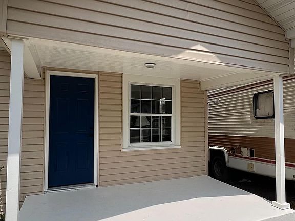 2nd image of 832 Sprague Ave