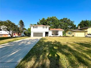 5469 Berkshire Dr, North Olmsted, OH