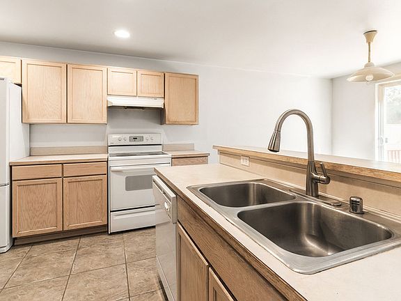 5th image of 3327 Fender Dr #B