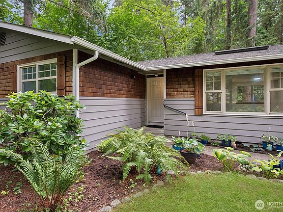 3rd image of 6724 Alder Glen Drive SE